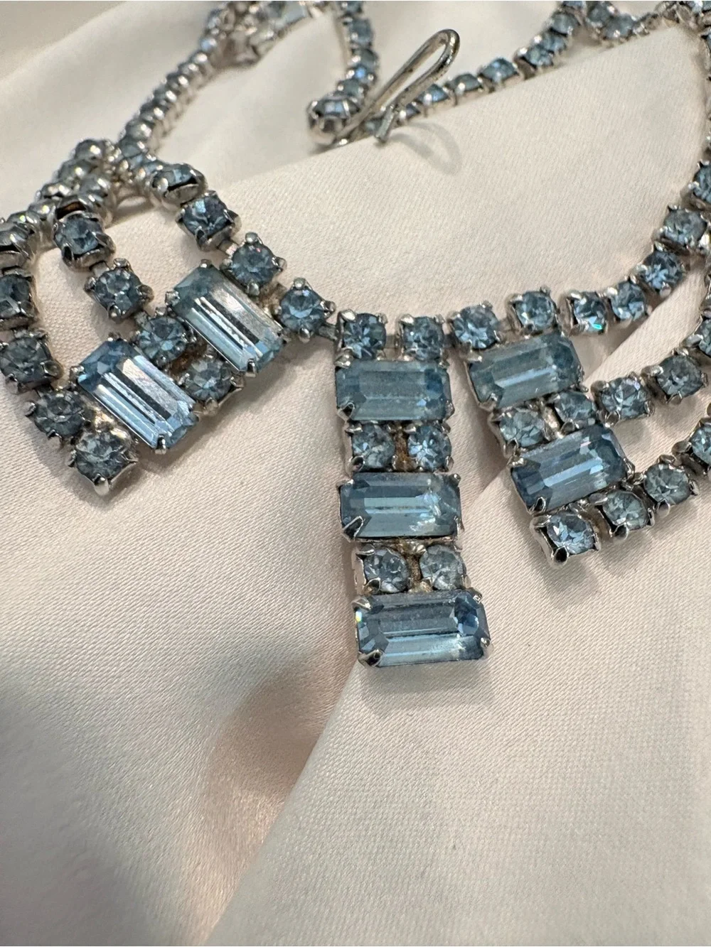 Vintage Art Deco Aquamarine Blue Rhinestone Necklace 15”